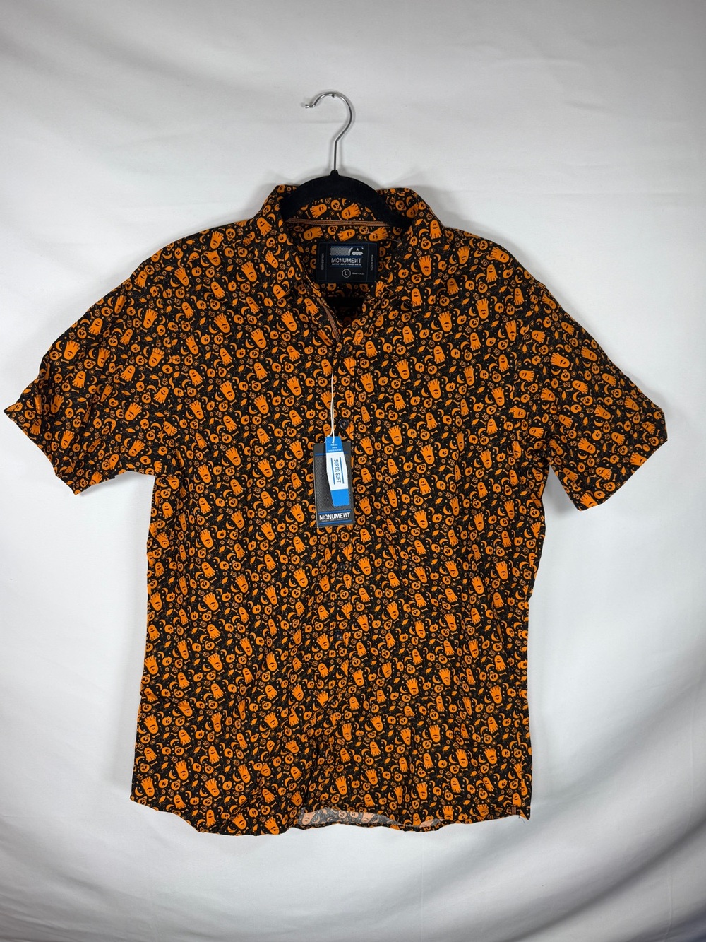 NWT Monument Mens Large Halloween Short Sleeve Button Shirt Ghosts Skulls